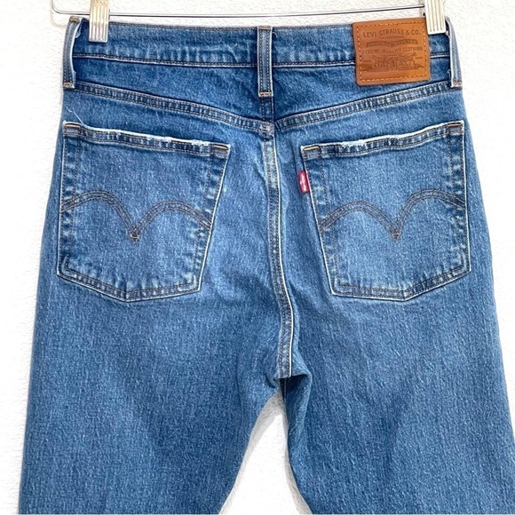 Levi's Premium Woman Wedge Distress Ripped Denim Jeans Size 26 - Picture 6 of 16